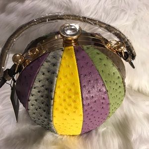 “😗💛New Yellow Reptile Handbag😗🖤